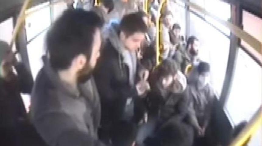 Otob&uuml;ste '&ccedil;ocuğum Hasta' Diye Ağlayarak Yolcuları Dolandırdı