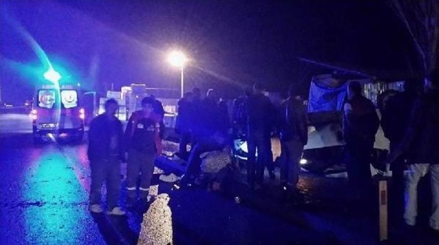 S&uuml;r&uuml;c&uuml;s&uuml;n&uuml;n Yayaya &Ccedil;arpmamak I&ccedil;in Direksiyon Kırdığı Otomobil Takla Attı