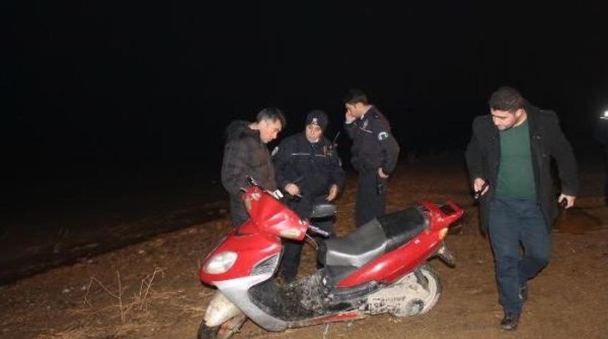 Buz Tutan Barajda Y&uuml;r&uuml;rken Suya D&uuml;ş&uuml;p Kayboldu