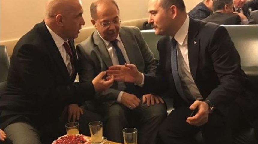 Anayasa Değişiklik Teklifi G&ouml;r&uuml;şmelerinde Doğum G&uuml;n&uuml; Kutlaması