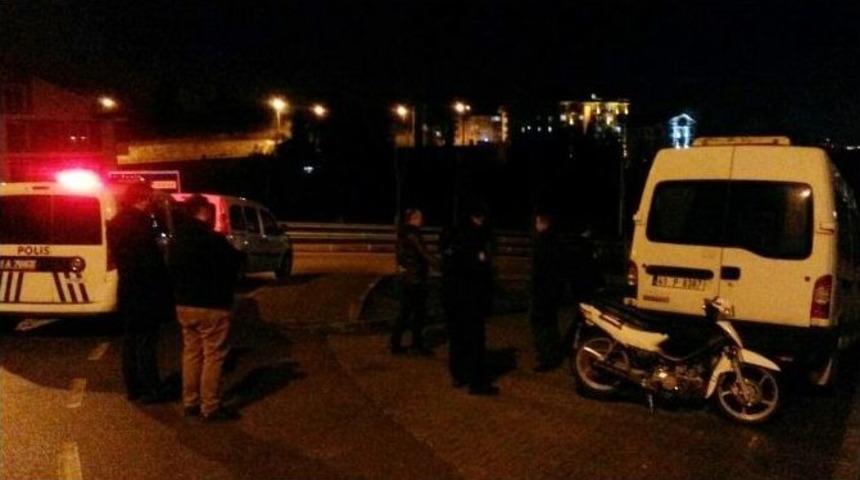 Arabasını Son Anda &Ccedil;alınmaktan Kurtardı