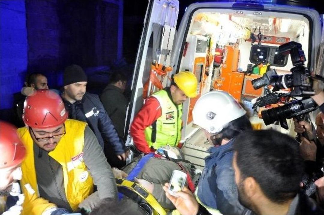 Antalya&rsquo;da &Ccedil;&ouml;ken İnşaatta Kurtarma &Ccedil;alışmaları Tamamlandı