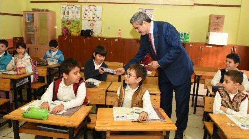 Başkan Amcadan Karne Hediyesi