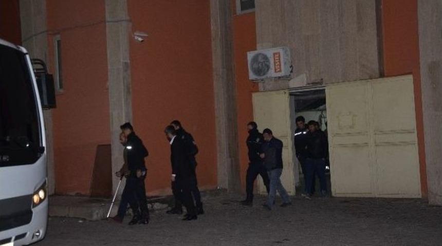 Aralarında Polislerinde Bulunduğu 14 Şahıs Ka&ccedil;ak&ccedil;ılıktan Tutuklandı