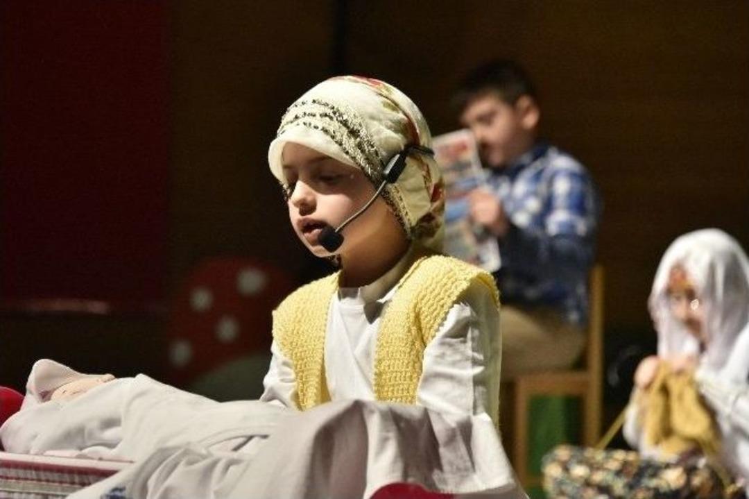 Minikler Masal Anlattı, B&uuml;y&uuml;kler Dinledi