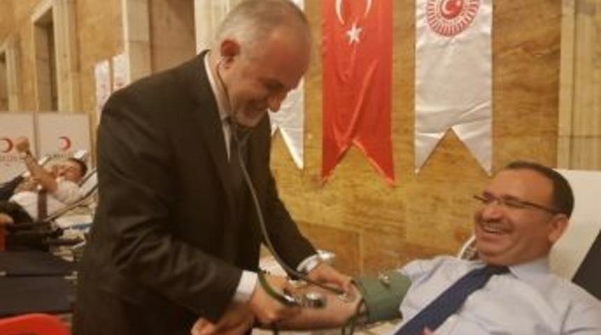 Bozdağ Kızılay&rsquo;a Kan Verdi