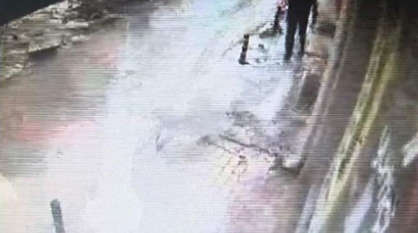 Kar K&uuml;tlesinin Altında Kalmaktan Son Anda Kurtuldu