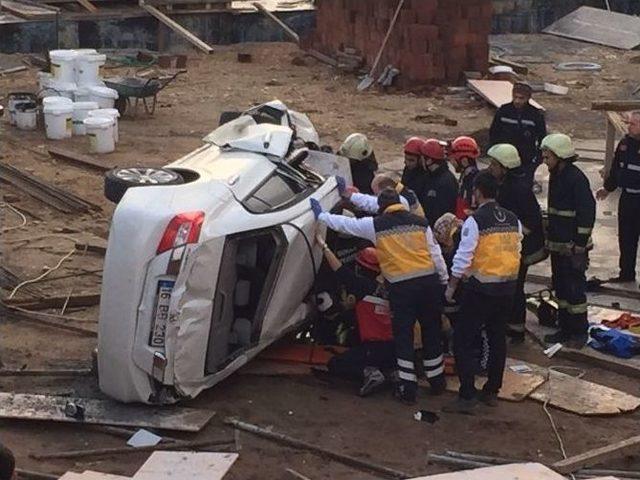 Okul İnşaatına Uçan Otomobilin Sürücüsü Hayatını Kaybetti