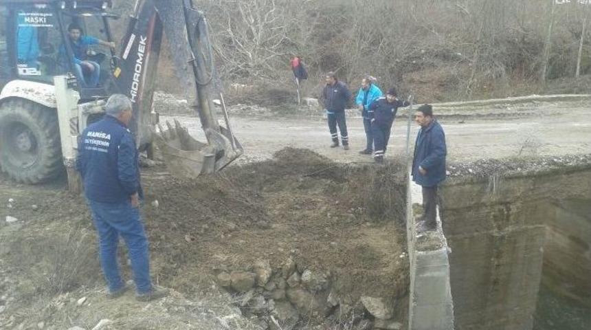 Yağışların Zarar Verdiği Menfezler Onarılıyor