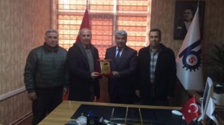 Eryılmaz&rsquo;a Plaket