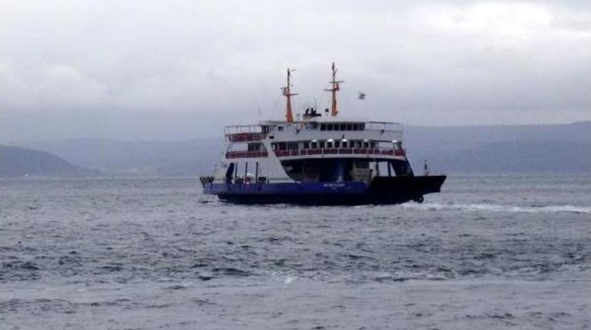G&ouml;k&ccedil;eada'ya Feribot Seferlerine Fırtına Engeli