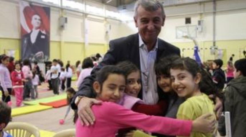 15 Bin &Ouml;ğrenciye Karne Hediyeleri Gaziemir Belediyesinden