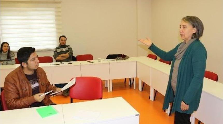 Kurslarla Meslek Sahibi Oluyorlar