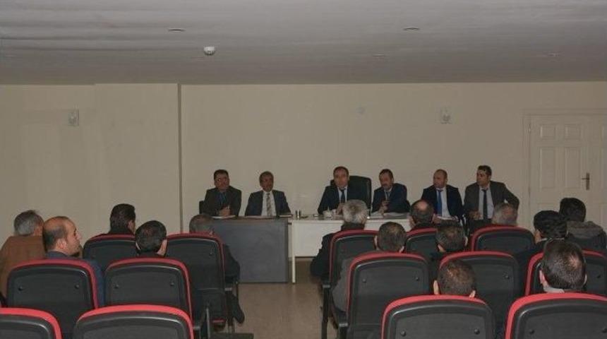 Başkan Vekili Akg&uuml;l Muhtarlarla Bir Araya Geldi