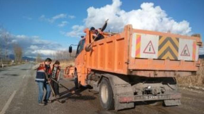 Hisarcık&rsquo;ta Yollara Asfalt Yama Yapılıyor