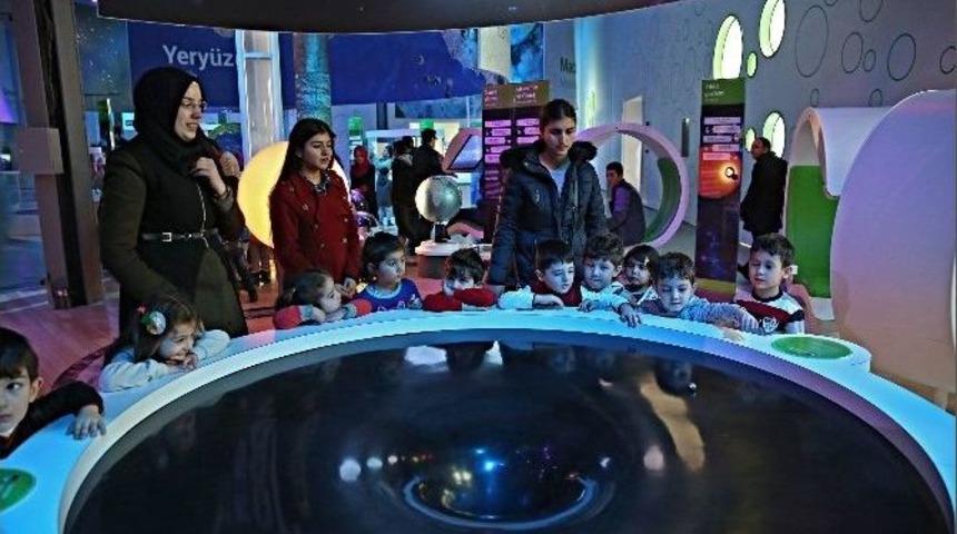 Anaokulu &Ouml;ğrencileri Bilim Merkezini Gezdi