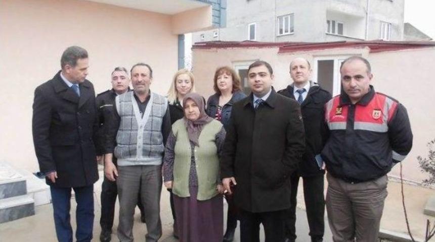 Kaymakam Kızıltoprak Şehit Ailelerine Ziyaretlerini S&uuml;rd&uuml;r&uuml;yor