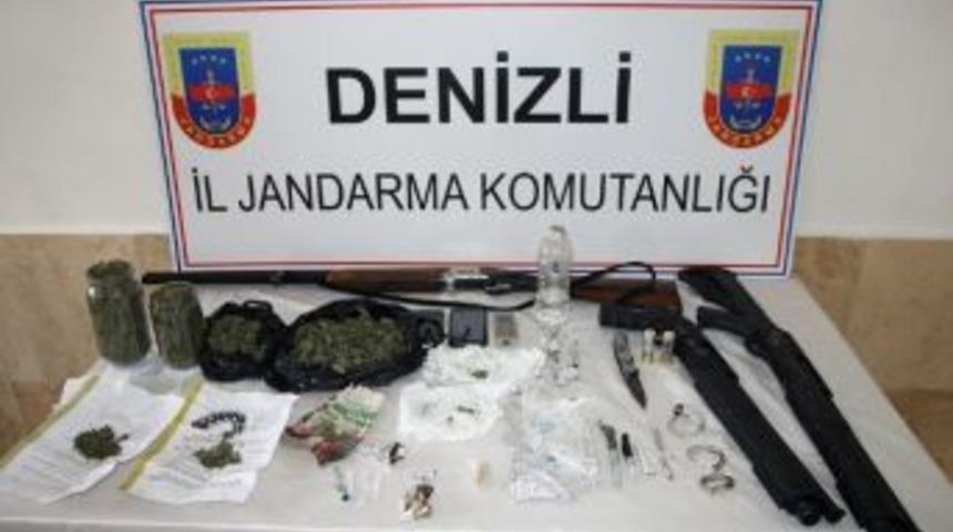 Denizli&rsquo;de Jandarmadan Şafak Operasyonu: 10 G&ouml;zaltı