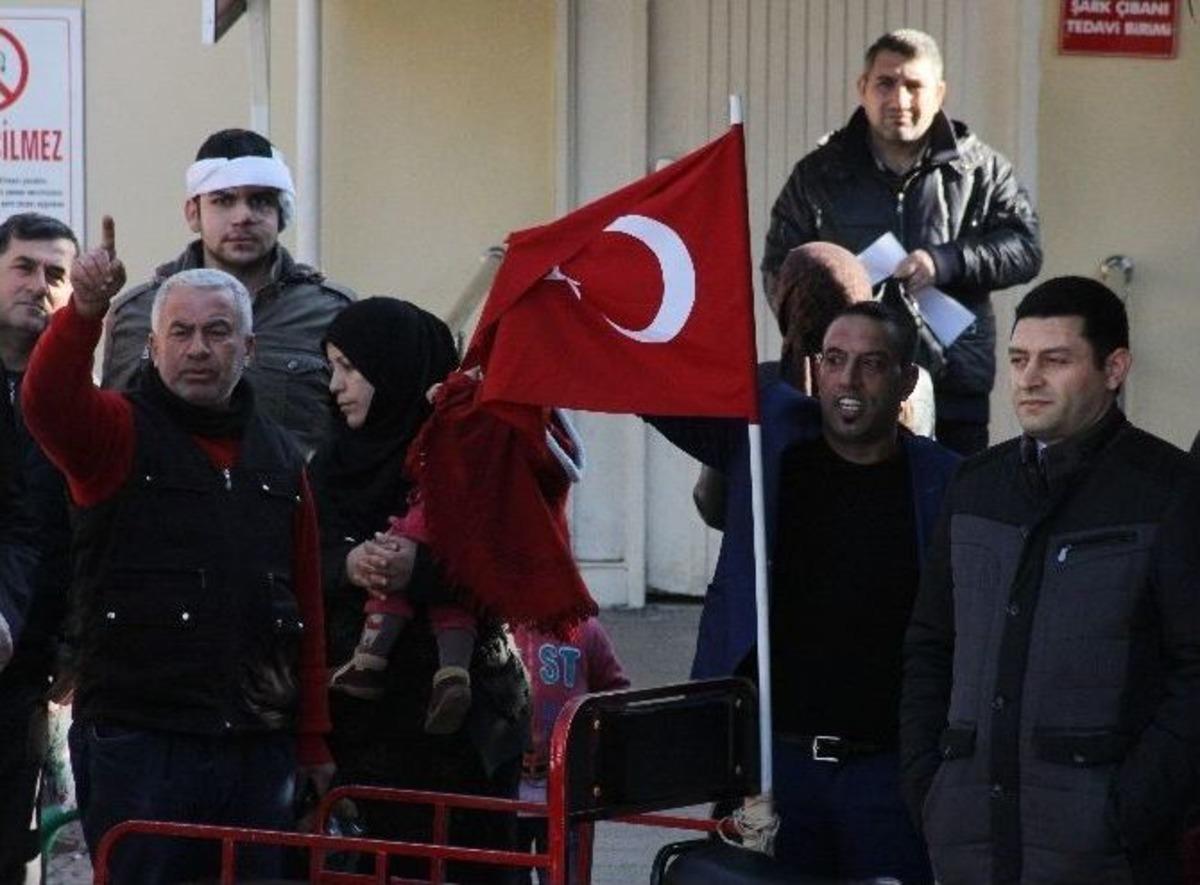 Deaş Operasyonunda G&ouml;zaltına Alınanlara Vatandaş Tepkisi