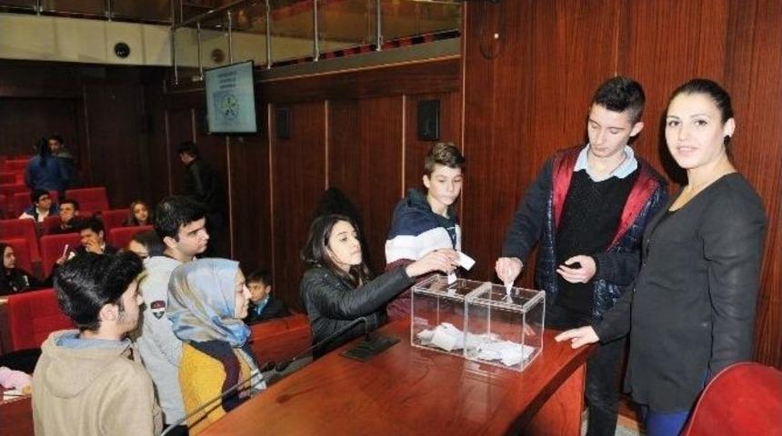 &Ccedil;ocuk Meclisi İlk Toplantısını Yaptı