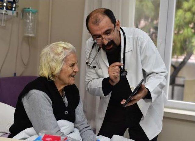 Sanatsever Sağlık&ccedil;ılar, Hastalara Moral Oluyor 3