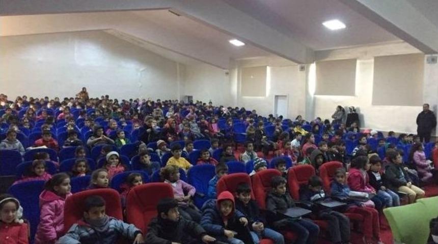 Gerc&uuml;ş&rsquo;te &Ouml;ğrencilere Y&ouml;nelik Tiyatro Oyunu Sahnelendi