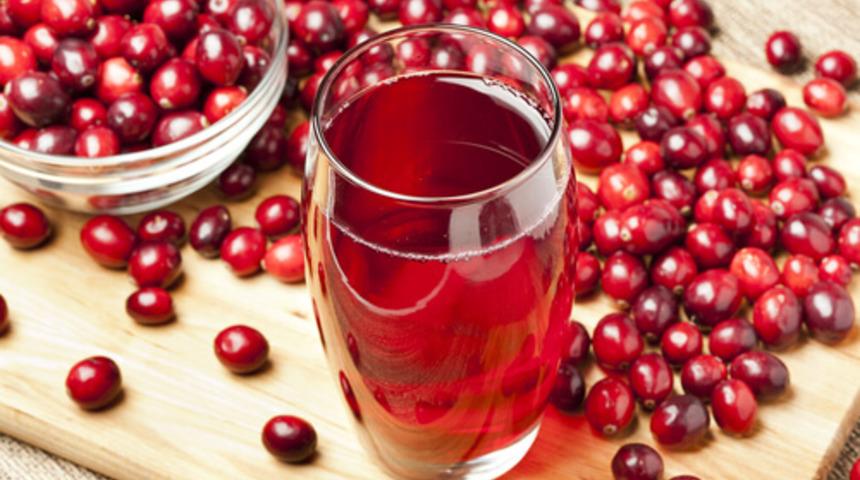 Neden g&uuml;nde bir bardak kızılcık suyu i&ccedil;melisiniz?