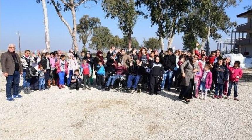 Engelli &Ccedil;ocuklar Adana&rsquo;da Karla Buluştu