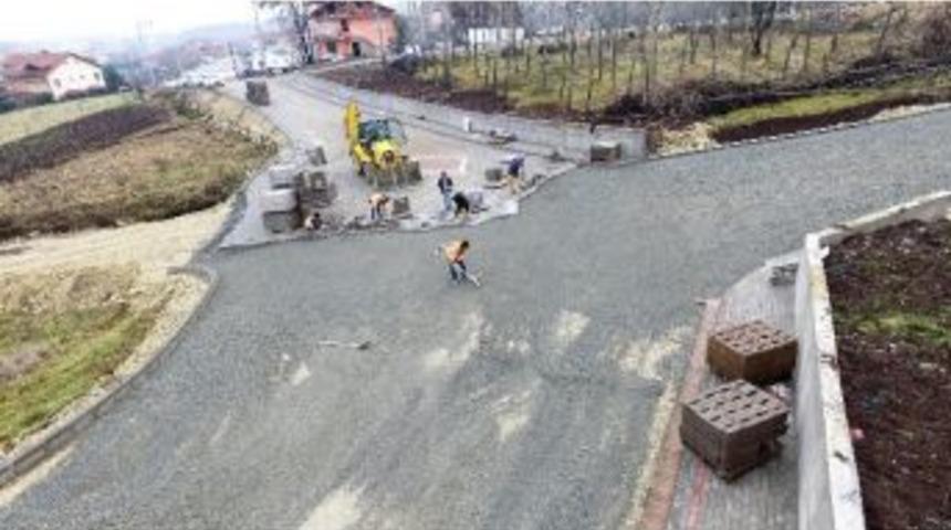 Başiskele Beldiyesinin Mahallelerde Yol Onarım &Ccedil;alışmaları Devam Ediyor