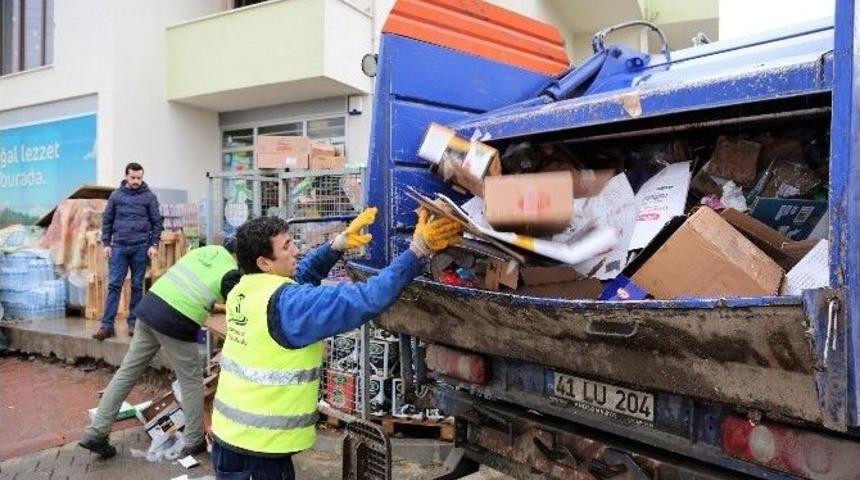 Başiskele&rsquo;de Geri D&ouml;n&uuml;ş&uuml;m Ve Atık Toplama &Ccedil;alışmaları S&uuml;r&uuml;yor