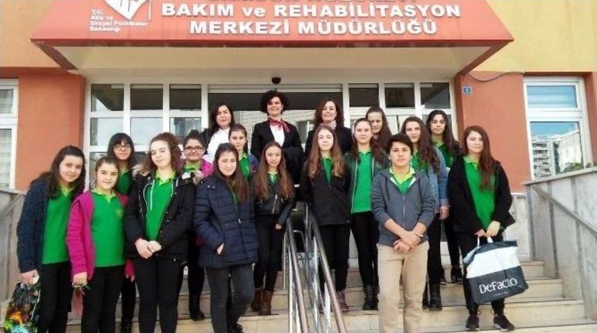 Karne &Ouml;ncesi &Ouml;ğrenciler Huzurevini Ziyaret Etti