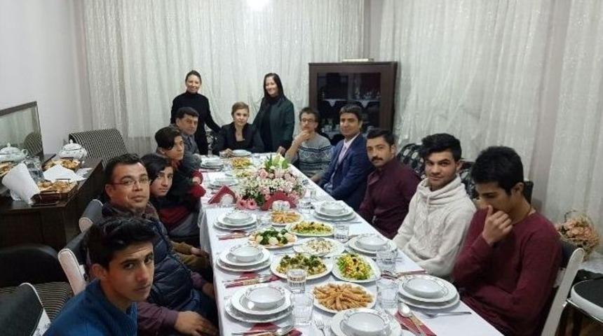 Kaymakam U&ccedil;ar&rsquo;dan &Ccedil;ocuk Evlerine Ziyaret