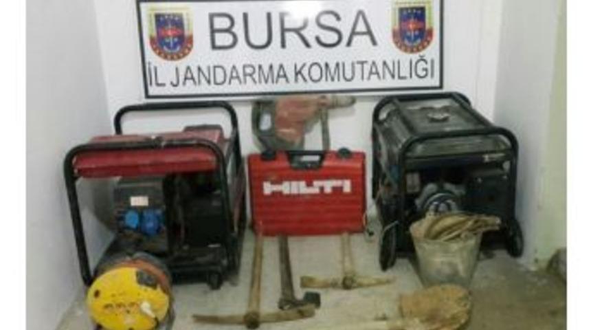 Define Ararken Yakalandılar