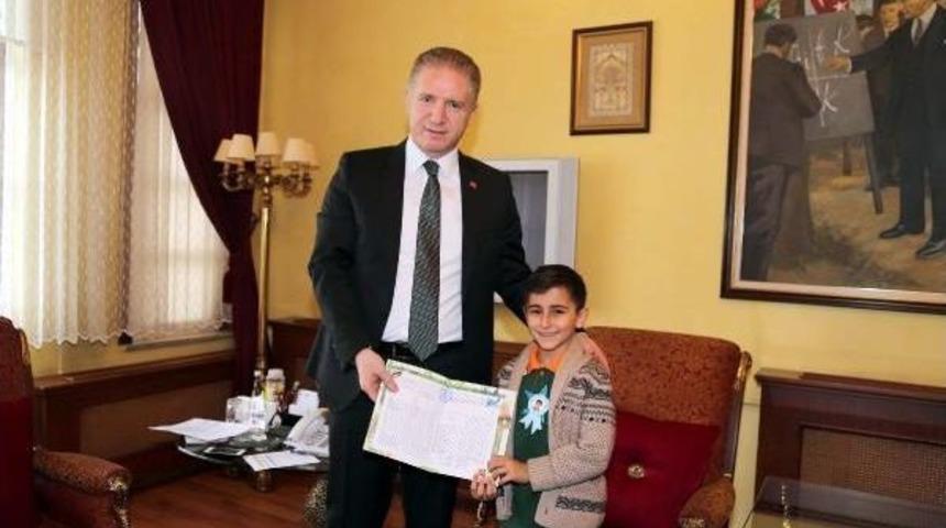 Sivas Valisi'nden Ilkokul &Ouml;ğrencisine Karne S&uuml;rprizi
