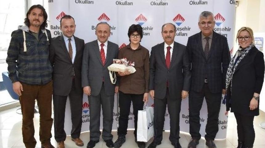 Vali Aktaş, Teog T&uuml;rkiye Birincisini &Ouml;d&uuml;llendirdi