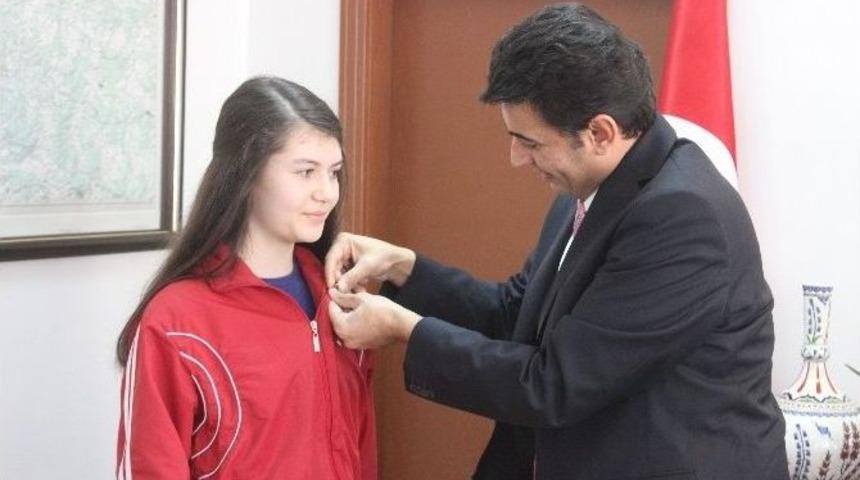 Teog Birincisi Altınla &Ouml;d&uuml;llendirildi