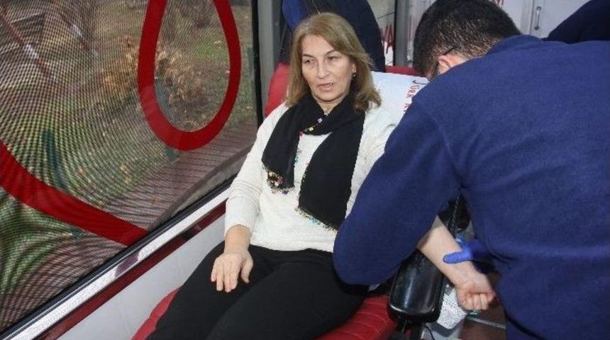 Artvin Ak Parti Kadın Kolları&rsquo;ndan Kan Bağışı Kampanyası