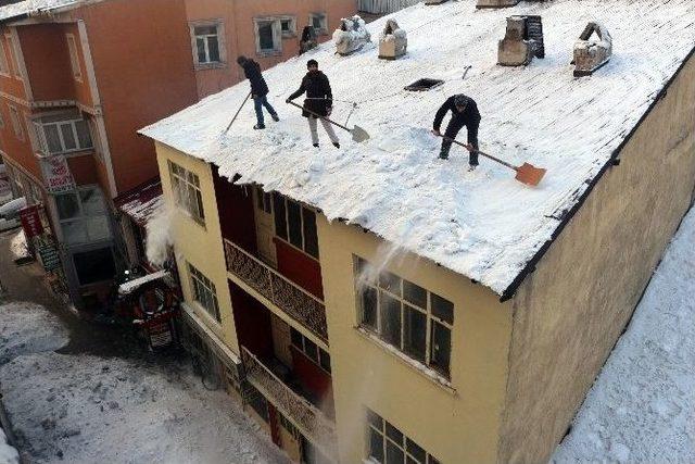 Ekmek Parası İ&ccedil;in Canlarını Hi&ccedil;e Sayıyorlar 1