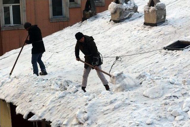 Ekmek Parası İ&ccedil;in Canlarını Hi&ccedil;e Sayıyorlar 3