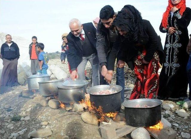 Suriyeli Çifte Hayırsever Düğünü