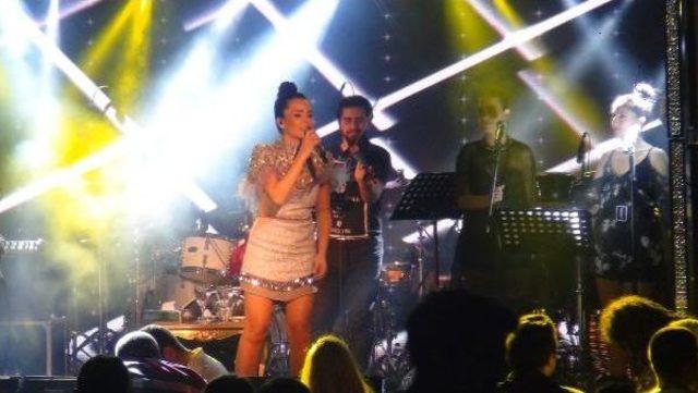 Uludağ’Da Hadise’Nin Yerine Bengü Sahneye Çıktı 1