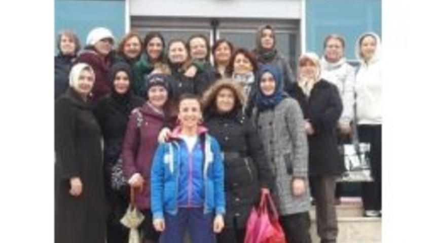 Yunusemre&rsquo;de Kış Y&uuml;zme Kursu Devam Ediyor