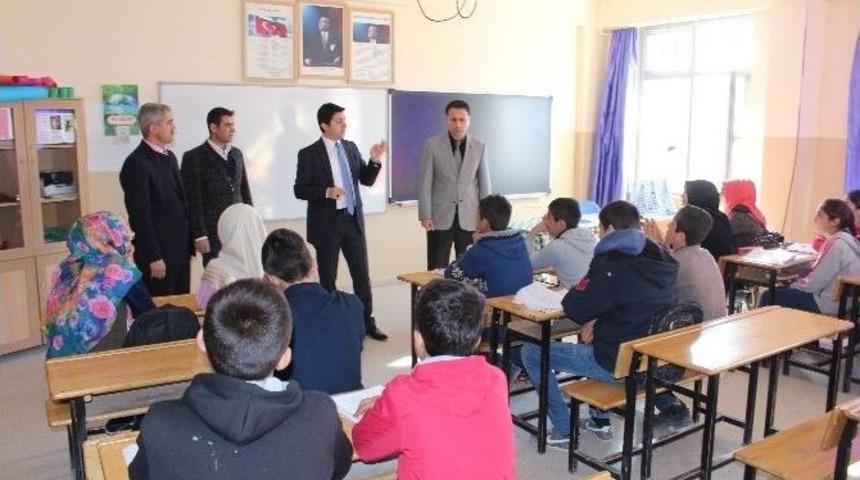 Kaymakam &Ouml;ğrencilere Sınav &Ouml;ncesi Moral Verdi