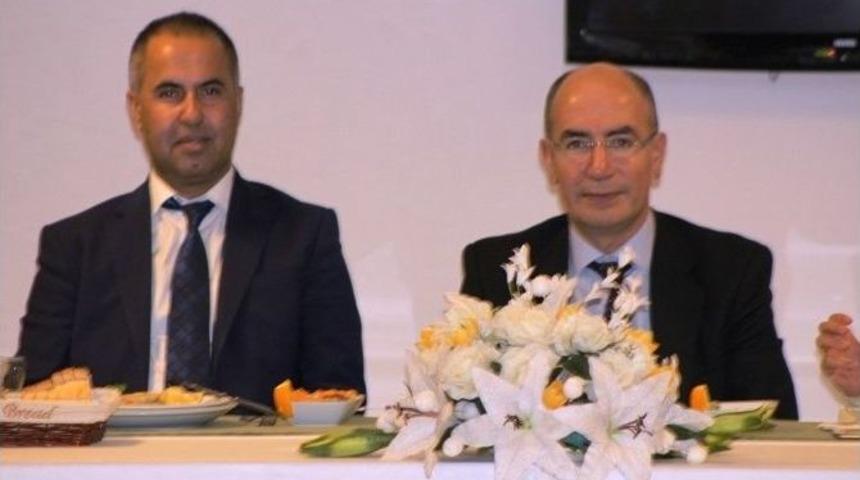 Ayvalık&rsquo;ta Eski İl&ccedil;e Milli Eğitim M&uuml;d&uuml;r&uuml; Bilen&rsquo;e Daire Amirlerinden Veda Yemeği