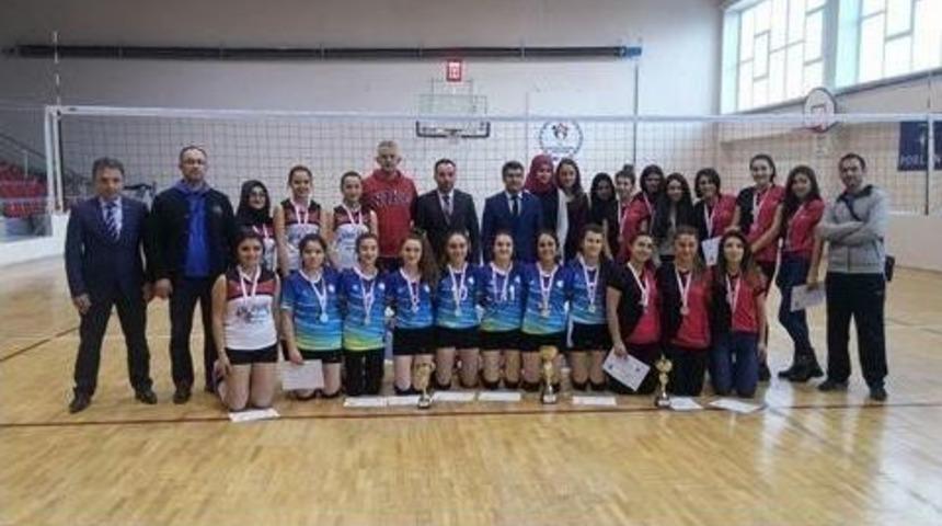 Boz&uuml;y&uuml;k Fen Lisesi Kız Voleybol Takımı Şampiyon Oldu