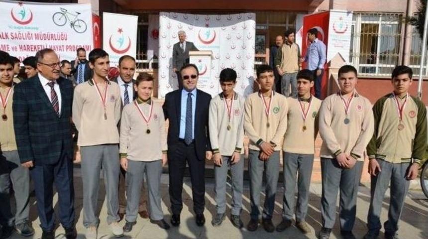 Vali &Ccedil;ataklı Bisiklet Dağıtım T&ouml;renine Katıldı