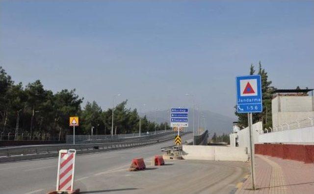 İslahiye'de Jandarmanın Çevresi Beton Bloklarla Kapatıldı