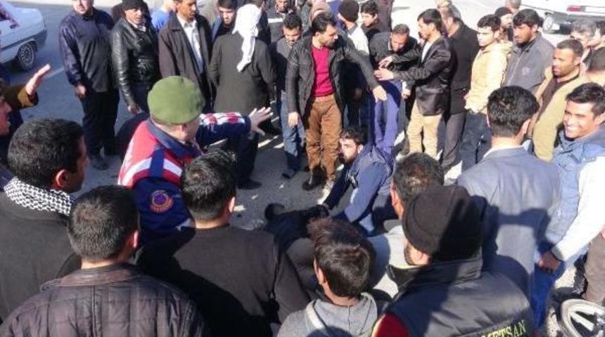 Motosiklet Minib&uuml;sle &Ccedil;arpıştı: 2 Yaralı