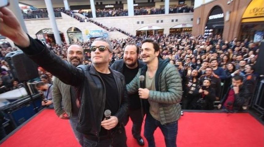 &rsquo;&ccedil;algı &Ccedil;engi İkimiz&rsquo; Filminin Oyuncuları Forum Mersin&rsquo;de Hayranlarıyla Buluştu