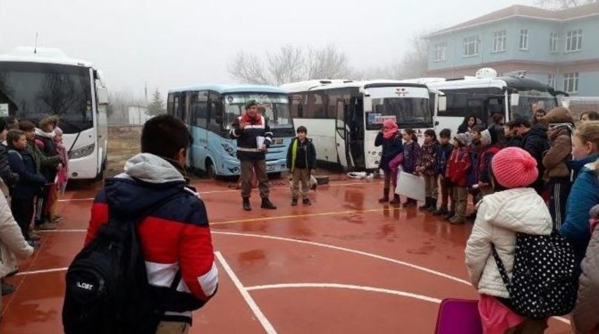 Jandarma&rsquo;dan &Ouml;ğrencilere Seminer